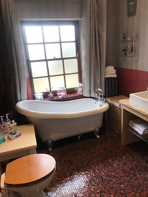 Freestanding bath